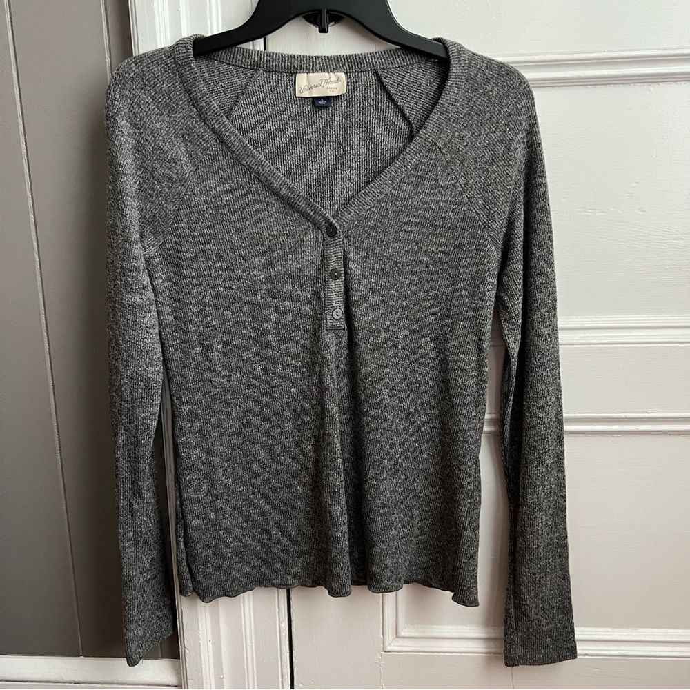 Universal Thread Gray V-Neck Lightweight Shirt Sweater S